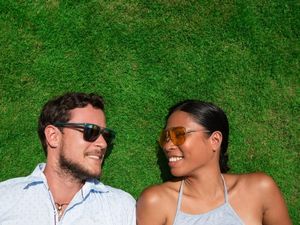 Ini Tips Memilih Kacamata Hitam Sesuai Bentuk Wajah