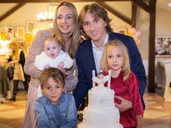 Modric dan Bosnic kemudian dikaruniai anak ketiga berjenis kelamin perempuan. Lahir pada Oktober 2017, ia diberi nama Sofia. Foto: Instagram @lukamodric10