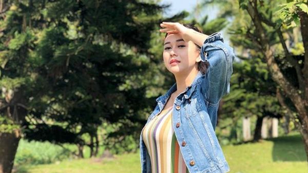 Aura Kasih dan Pertanyaan soal Berondong yang Bikin Shock