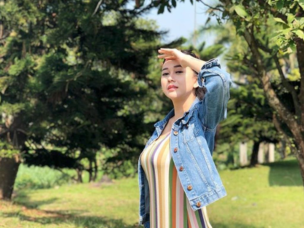 Kisah Cinta Aura Kasih, dari Ariel NOAH hingga Berondong Kisah Cinta Aura Kasih, dari Ariel NOAH hingga Berondong