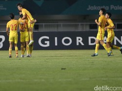 China memecah kebuntuan di menit ke-39. Tianyu Guo melesakkan gol lewat sundulan setelah menyambar umpan dari sepak pojok. !-0 China memimpin.