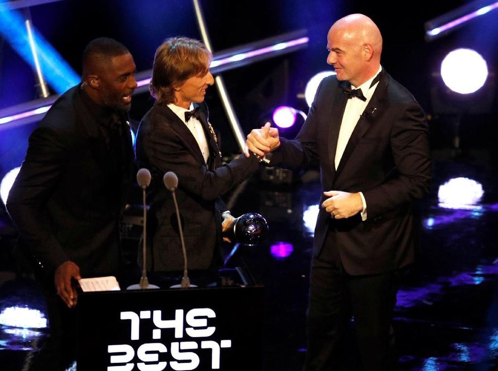 Pantaskah Modric Jadi Pemain Terbaik Dunia? Pantaskah Modric Jadi Pemain Terbaik Dunia?