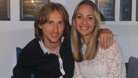 Modric terbilang sering mengunggah foto Bosnic di media sosial. Ia tak pernah absen mengunggah ucapan selamat ulang tahun untuk sang istri tercinta. Foto: Instagram @lukamodric10