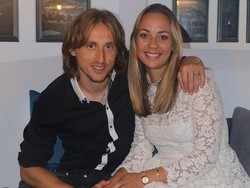 Modric terbilang sering mengunggah foto Bosnic di media sosial. Ia tak pernah absen mengunggah ucapan selamat ulang tahun untuk sang istri tercinta. Foto: Instagram @lukamodric10