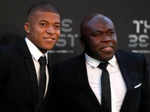 Mbappe Bisa Jadi Penerus Ronaldo dan Messi Mbappe Bisa Jadi Penerus Ronaldo dan Messi