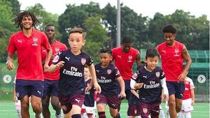 Keceriaan Anak-anak Main Bareng Pesekbola Arsenal
