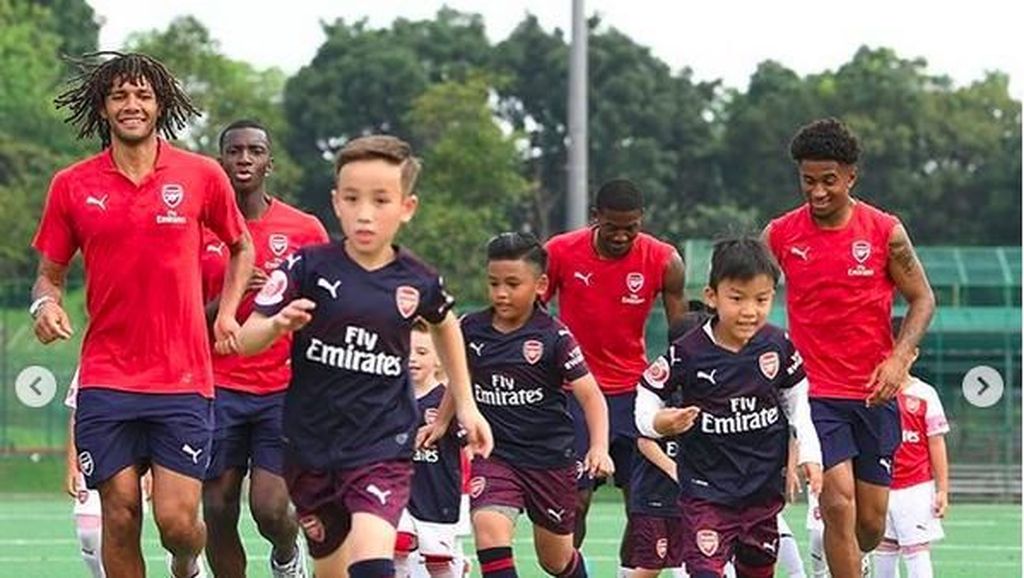 Keceriaan Anak-anak Main Bareng Pesekbola Arsenal Keceriaan Anak-anak Main Bareng Pesekbola Arsenal