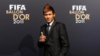 Neymar adalah peraih gelar Puskas Award ketiga pada 2011. Saat masih berseragam Santos, ia merobek gawang Flamengo dengan menggocek empat pemain belakang lawan. (Foto: Scott Heavey/Getty Images)