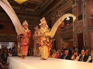 Promosi Indonesia di Bulgaria Lewat Peragaan Baju Tradisional
