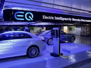 Ngecas Mobil Listrik di Mal Jakarta Ngecas Mobil Listrik di Mal Jakarta
