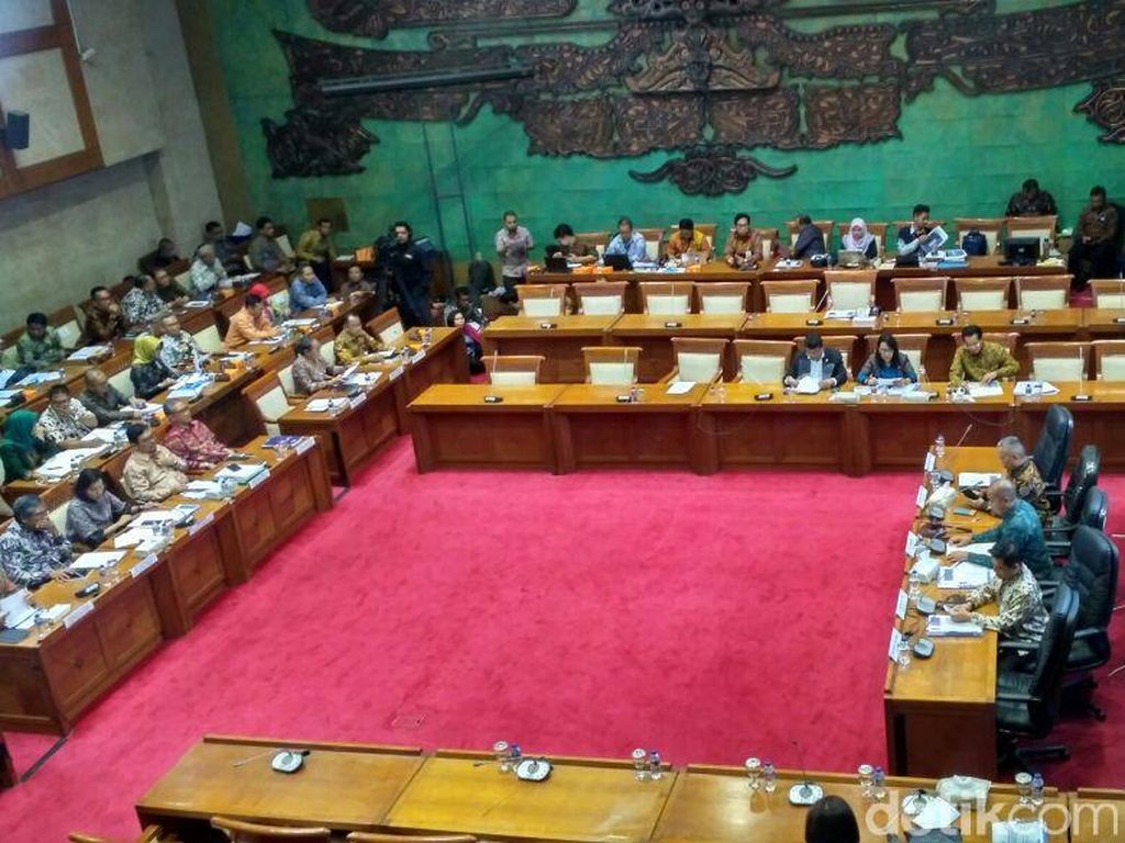 Usul DPR Agar Penerimaan Negara Makin Moncer Usul DPR Agar Penerimaan Negara Makin Moncer