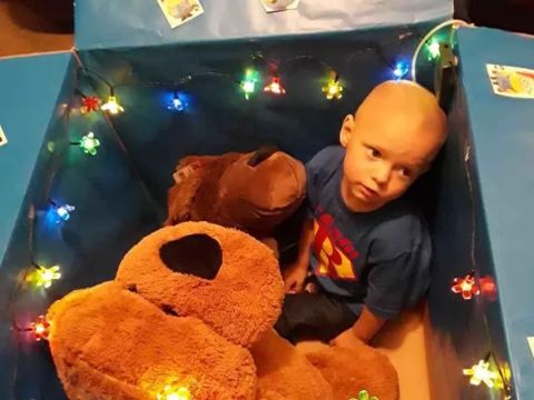 Kisah Haru Anak Kanker Otak Rayakan Natal Lebih Awal