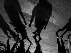 Bayangmu pun Ikut Sibuk