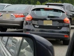 Perjuangan Wanita Parkir Mobil, 7 Menit Plus Menabrak Mobil Orang