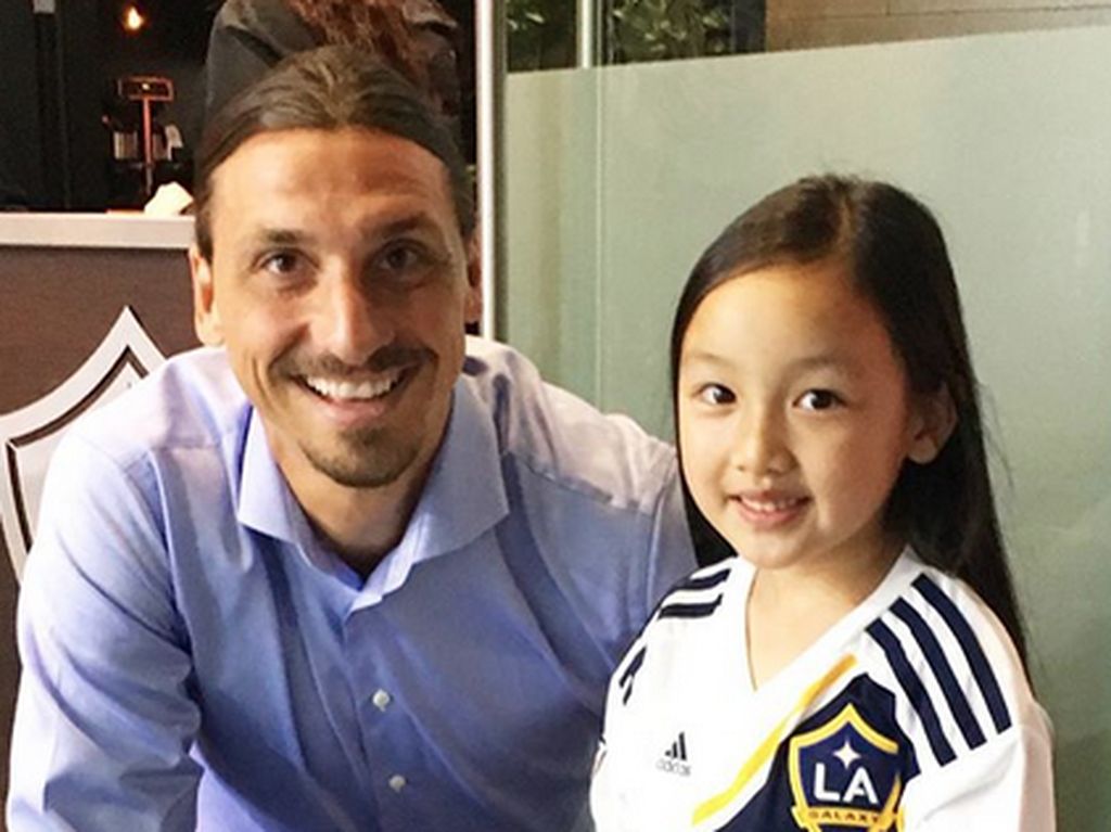 Penyanyi Cilik Asal Indonesia Ini Bikin Ibrahimovic Takjub Penyanyi Cilik Asal Indonesia Ini Bikin Ibrahimovic Takjub