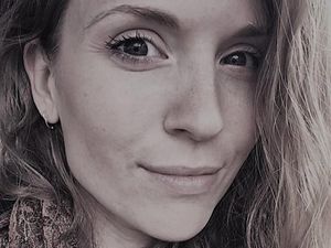 Duh! Wanita Ini Minum Urinenya Sendiri, Mengaku Makin Cantik & Segar