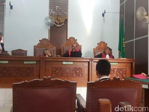 Keluarga Tak Terima Vonis Pembunuh Pensiunan TNI AL 12 Tahun Bui Keluarga Tak Terima Vonis Pembunuh Pensiunan TNI AL 12 Tahun Bui