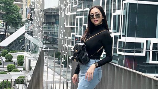 Aura Kasih Makin Seksi, Luna Maya Foto Bareng Sundel Bolong