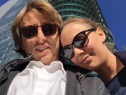 Bosnic termasuk WAGs yang jauh dari ingar-bingar media. Mungkin itu pula yang membuat Modric kian cinta. Foto: Instagram @lukamodric10
