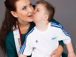 Dikritik Punya Anak Downs Syndrome, Aktris Tampar Penonton Talkshow Dikritik Punya Anak Downs Syndrome, Aktris Tampar Penonton Talkshow