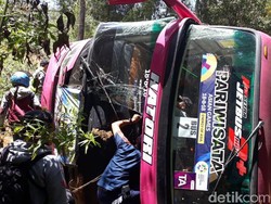 Takbir Terdengar Saat Bus SMK PGRI 1 Karanganyar Terjun ke Jurang