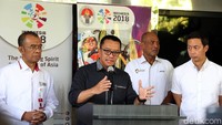 Imam Nahrawi menggelar konferensi pers terkait tewasnya Haringga Sirla di Kantor Kemenpora, Jakarta, Selasa (25/9/2018).