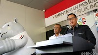 Imam Nahrawi memutuskan menghentikan kompetisi Liga Indonesia selama dua minggu.