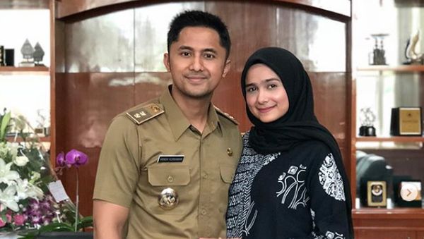 Hengky Kurniawan Ngantor Bawa Istri dan Anak, Netizen Sewot