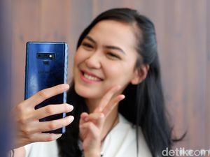 Ada Kamera di Layar, Galaxy A8 Bakal Tanpa Bezel Ada Kamera di Layar, Galaxy A8 Bakal Tanpa Bezel