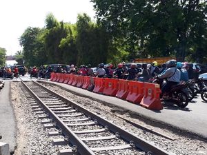 Pemasangan Blok Rel Wonokromo Tiba-tiba Mandek, Apa Sebabnya? Pemasangan Blok Rel Wonokromo Tiba-tiba Mandek, Apa Sebabnya?