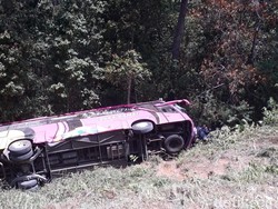 Bus Rombongan SMK PGRI 1 Karanganyar Terjun ke Jurang di Magetan