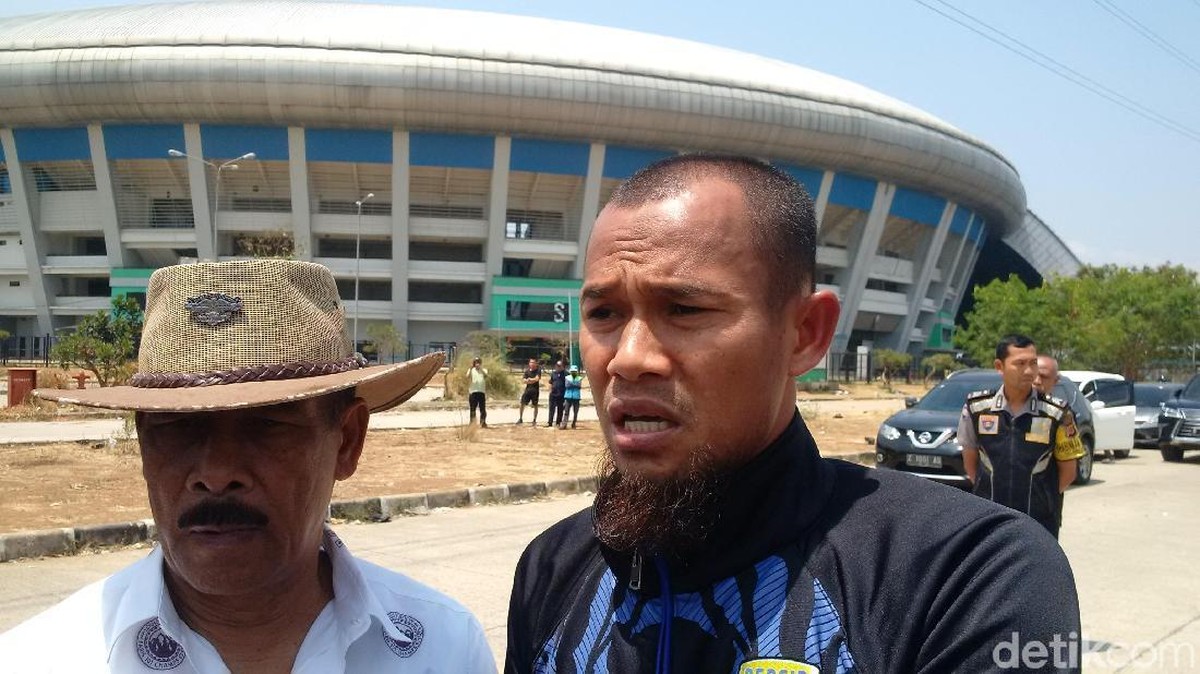 Kapten Persib Bandung, Supardi Nasir (kanan) (Mochamad Solehudin/detikSport)