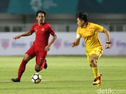 Indonesia makin tertinggal dari China di babak kedua. Garuda Muda harus rela kebobolan untuk ketiga kalinya pada menit ke-65 lewat gol Jinze Wang.