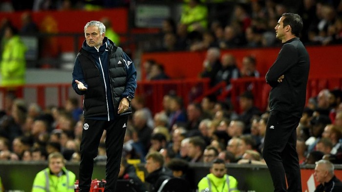 MANCHESTER, ENGLAND - SEPTEMBER 25:  Jose Mourinho, Manager of Manchester United gives his team instructions during the Carabao Cup Third Round match between Manchester United and Derby County at Old Trafford on September 25, 2018 in Manchester, England.  (Photo by Gareth Copley/Getty Images)