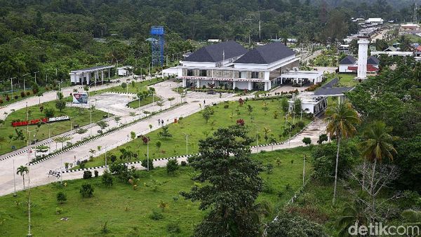 Melihat Suasana PLBN Skouw dari Udara