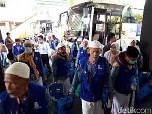Kloter Terakhir Jemaah Haji Debarkasi Solo Tiba di Tanah Air Kloter Terakhir Jemaah Haji Debarkasi Solo Tiba di Tanah Air