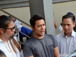 Bantah Jadi Tersangka, Kriss Hatta Pamer Belanja di Louis Vuitton