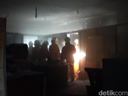 Diduga Korsleting, Kebakaran Hanguskan Ruang Struktural Unitomo