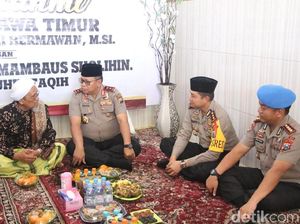 Kunjungi Ponpes di Gresik, Kapolda Minta Didoakan Pemilu 2019 Aman Kunjungi Ponpes di Gresik, Kapolda Minta Didoakan Pemilu 2019 Aman