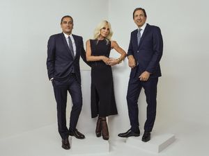 Ini Alasan Donatella Jual Brand Versace ke Michael Kors RP 31,5 Triliun