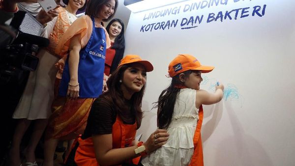 Mendorong Kreativitas Anak-anak Melalui Cat dan Warna