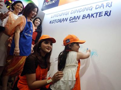 Mendorong Kreativitas Anak-anak Melalui Cat dan Warna