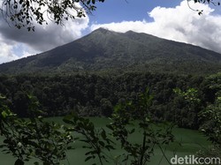 Gunung Karangetang Sulut Erupsi, Keluarkan Guguran Lava