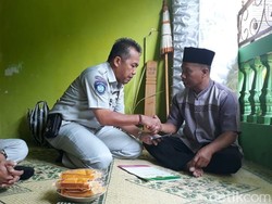 2 Korban Laka Bus Rombongan SMK PGRI Karanganyar Dimakamkan