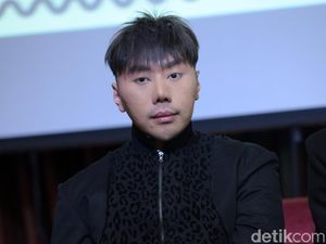 Roy Kiyoshi Pakai Tas Hermes, Banyak Netizen Mendadak Ahli Fashion