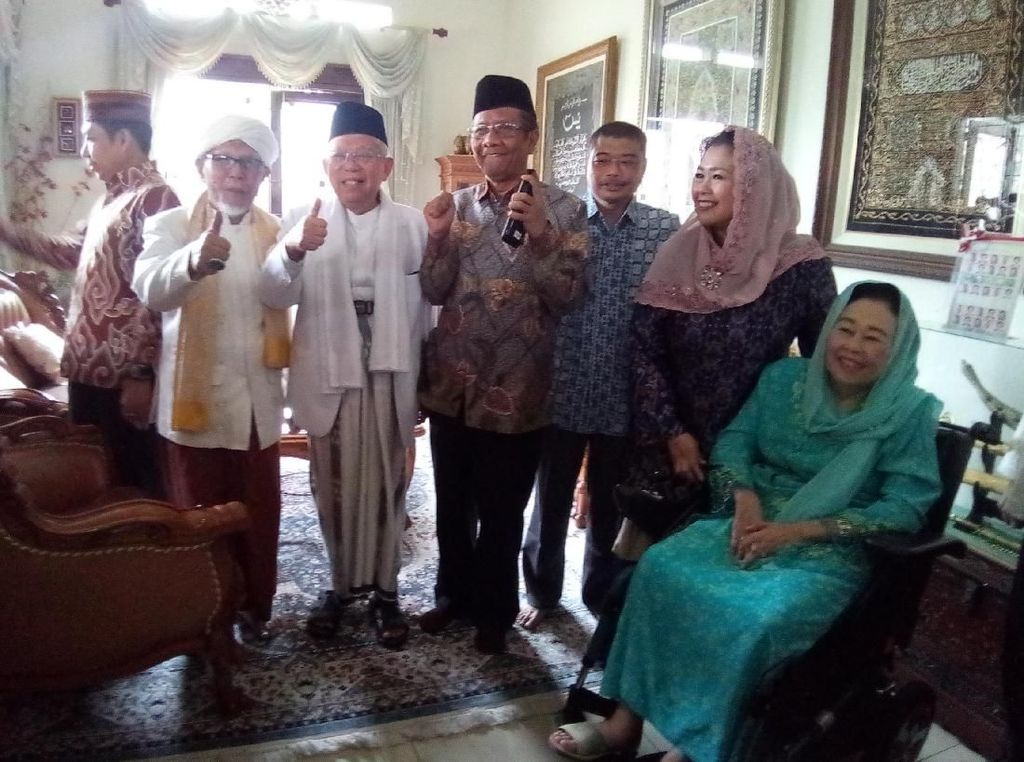 Disambut Yenny Wahid, Maruf Amin Kunjungi Istri Gus Dur Disambut Yenny Wahid, Maruf Amin Kunjungi Istri Gus Dur