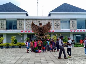 Kawasan PLBN Skouw: Dulu Ditakuti, Sekarang Jadi Tempat Selfie Kawasan PLBN Skouw: Dulu Ditakuti, Sekarang Jadi Tempat Selfie