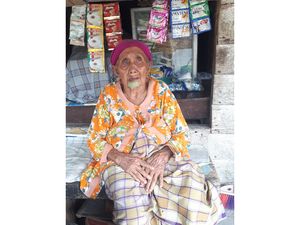 Kenalkan Nenek Sumiati yang Diyakini Berusia 105 Tahun
