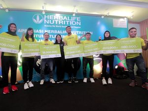 Atlet Peraih Medali Asian Games Terima Penghargaan