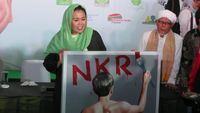 Gaya Kerudung Warna-warni Yenny Wahid, Politikus yang Dukung Jokowi